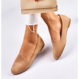 Chaussures plates en daim beige 6