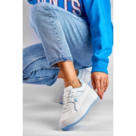 Baskets blanches pour femme avec accessoires bleus 1
