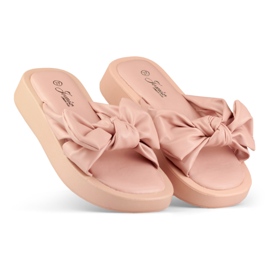 Pantoufles roses pour femmes en éco-cuir 1