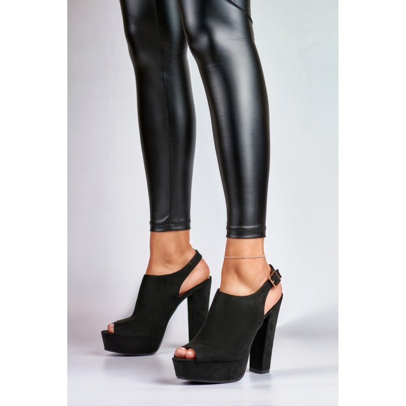 Sandales noires à talons hauts, bout et talon ouverts le noir 1