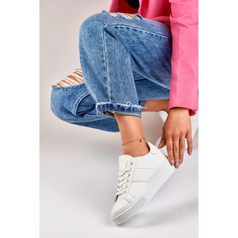 Baskets blanches pour femmes sur la plateforme 1