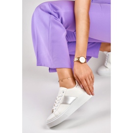 Baskets blanches pour femmes sur la plate-forme avec un ajout d'argent 2