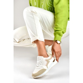 Baskets femme avec un ajout doré beige 1