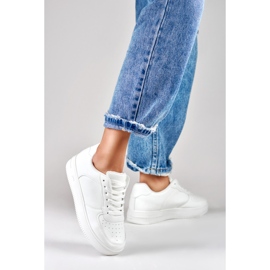 Baskets de sport blanches classiques avec une semelle blanche 4
