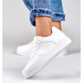 Baskets de sport blanches classiques avec une semelle blanche 6