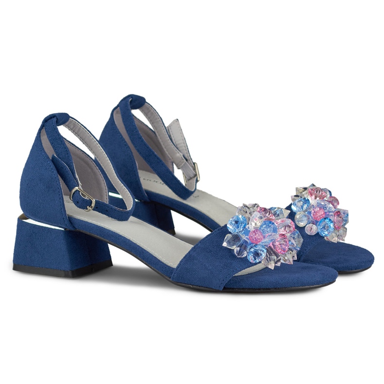 Sandales bleu marine à petits talons et ornements 2