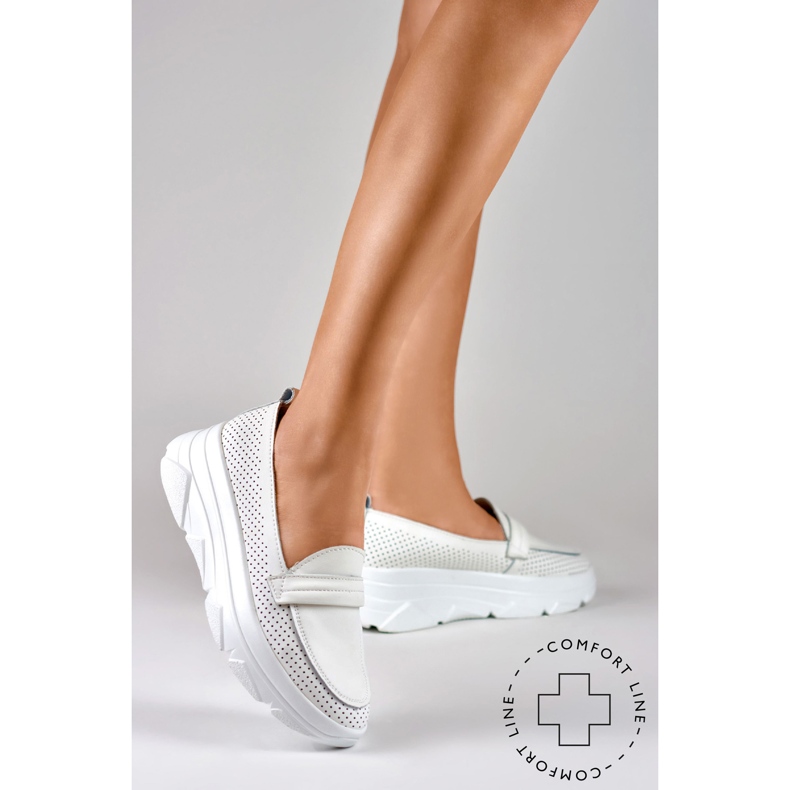 Chaussures blanches ajourées confortables en cuir naturel 1