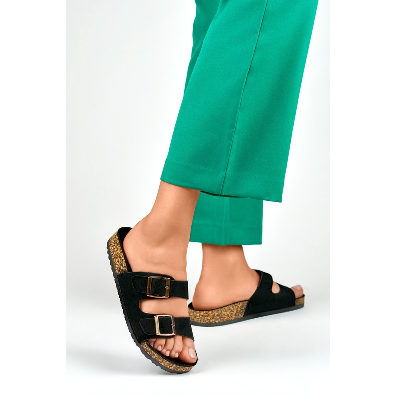 Tongs noires sur semelle de liège 1