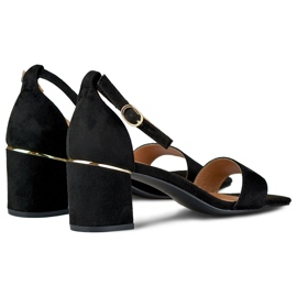 Sandales noires à petit talon avec un détail doré le noir 1