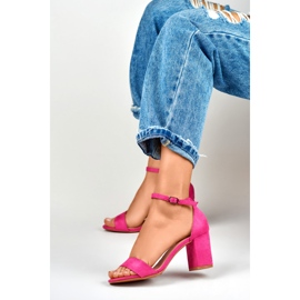 Sandales classiques fuchsia sur le poteau rose 4