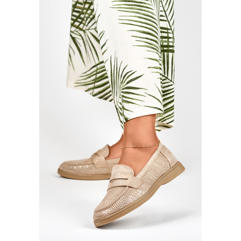 Chaussures ajourées pour femmes avec un brillant doré beige 2