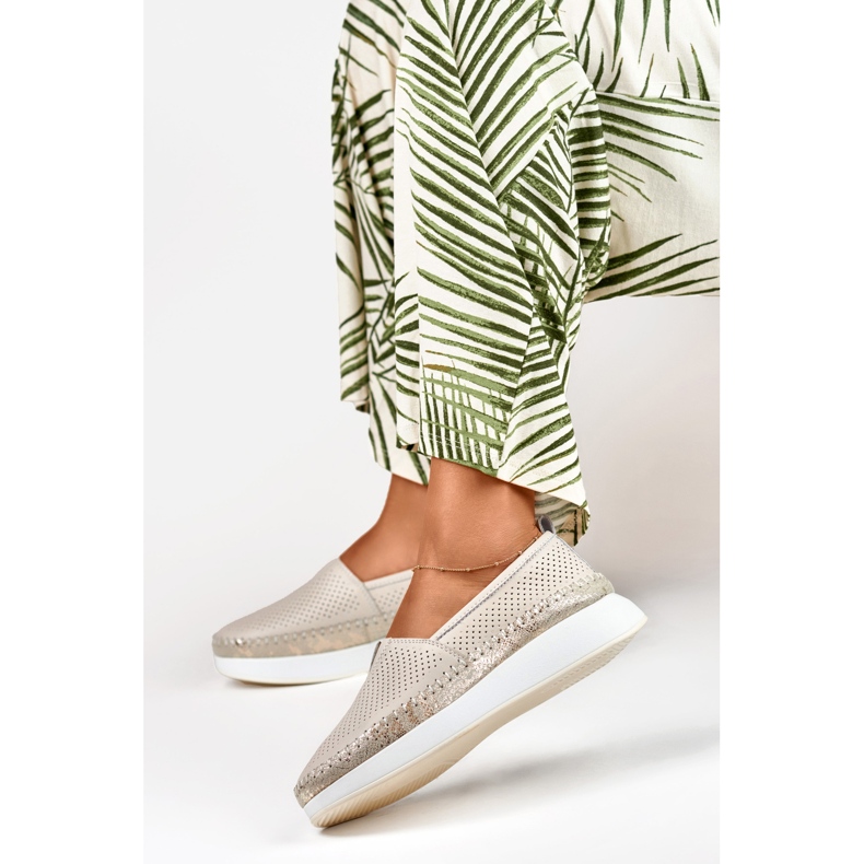 Chaussures femme en cuir ajouré beige 2