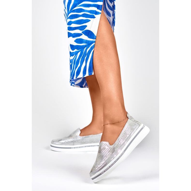 Chaussures femme en cuir ajouré argent 2