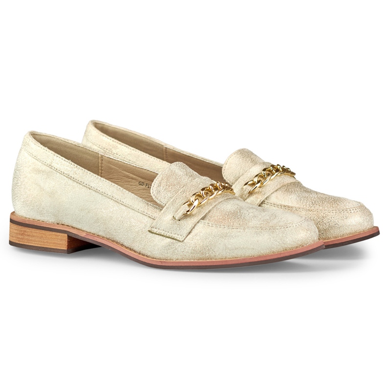Chaussures dorées avec une chaîne 1