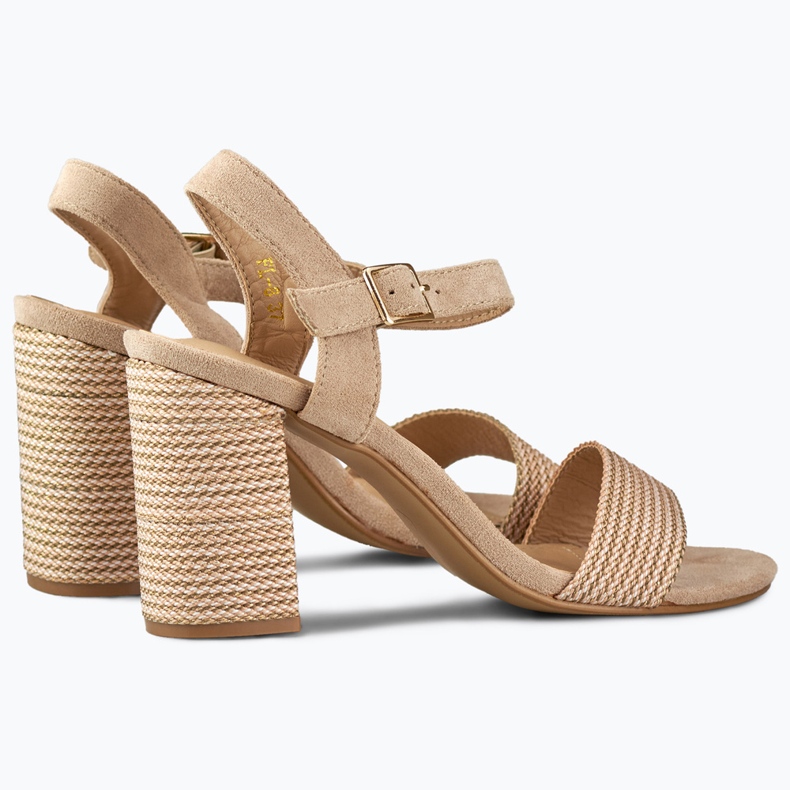 Sandales en daim beige pour femme sur le poteau 1