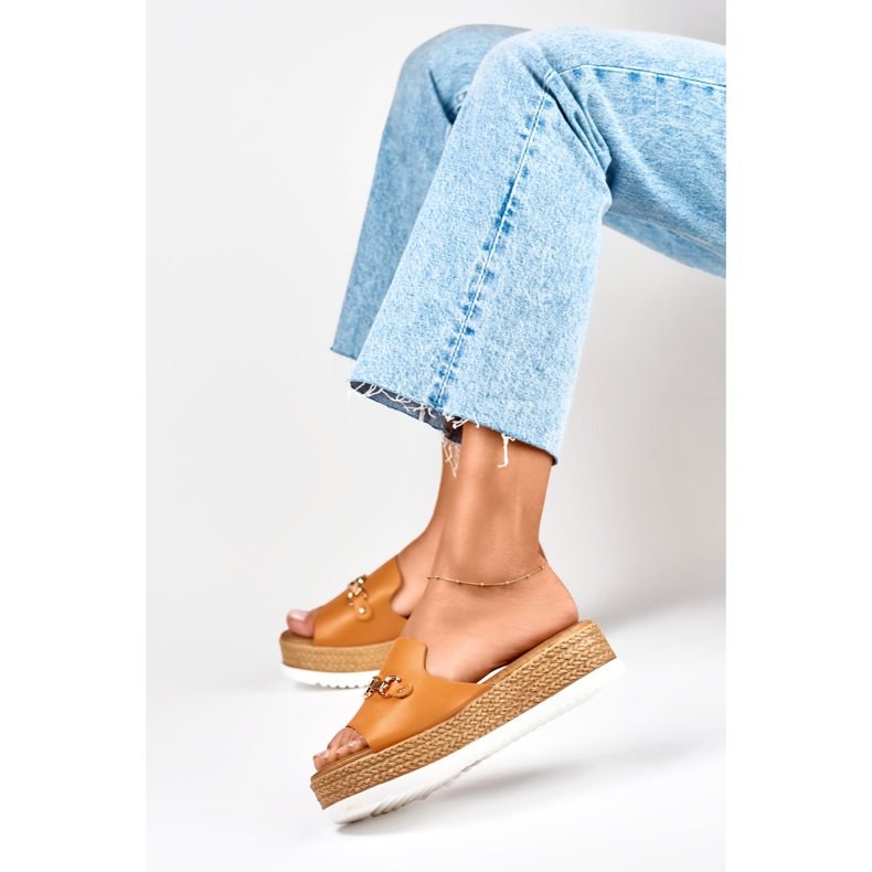 Chaussons femme orange à semelle compensée basse 2