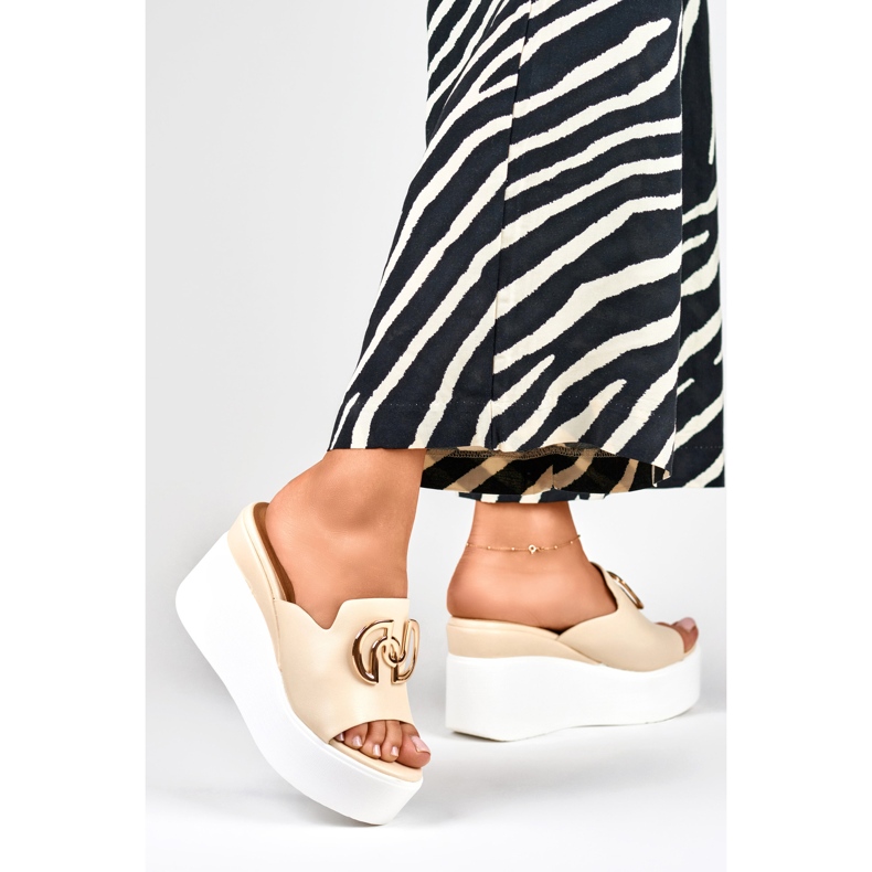 Élégantes pantoufles compensées beiges pour femmes 1