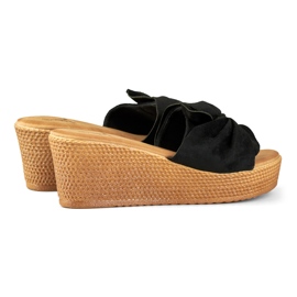 Pantoufles noires pour femmes sur un talon compensé confortable le noir 1
