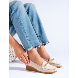 Chaussures compensées en daim beige Shelovet 1