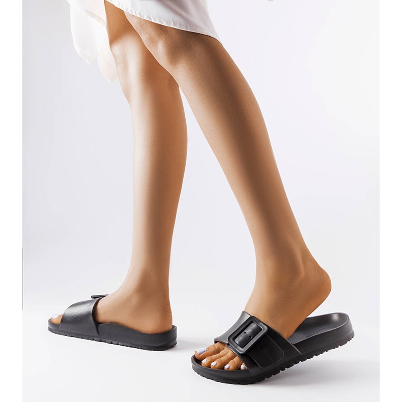 Claquettes en caoutchouc noir avec boucle Nelm 2