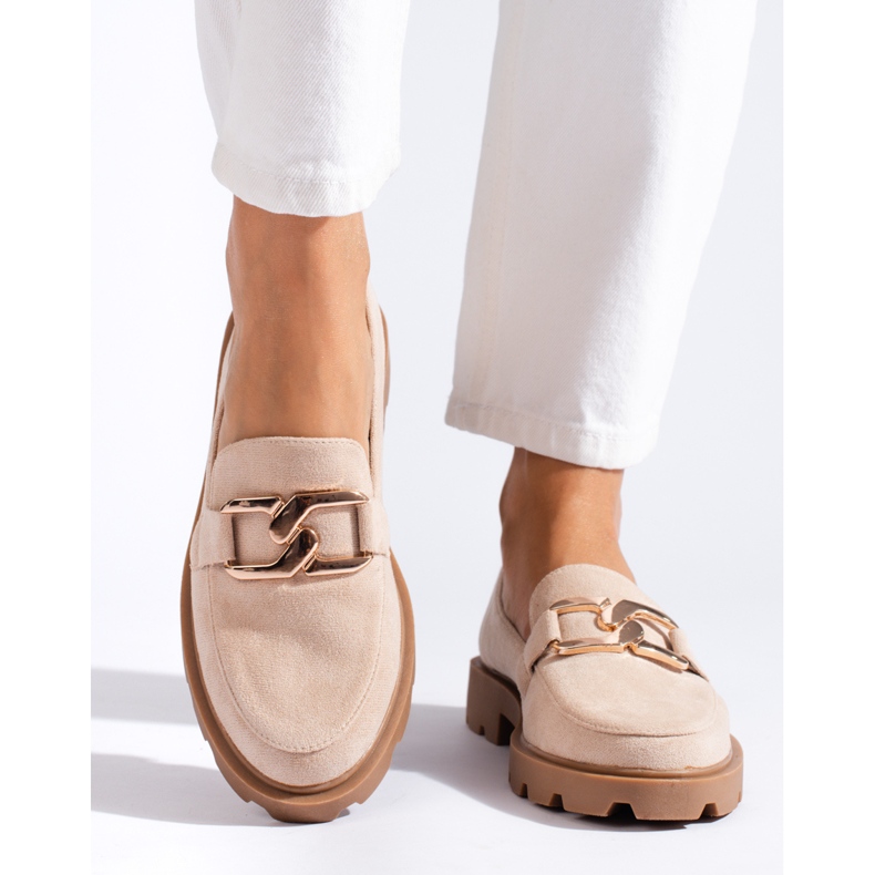 Chaussures en daim beige avec une chaîne de Shelovet 1 Chaussures en daim beige avec une chaîne de Shelovet 1