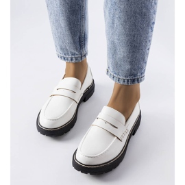 Brogues blanches avec une semelle intérieure en cuir de Biddie 2