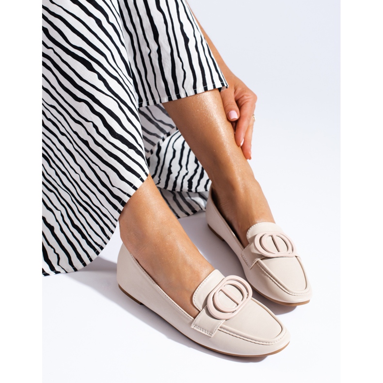 Mocassins beiges Shelovet pour femmes élégantes 1