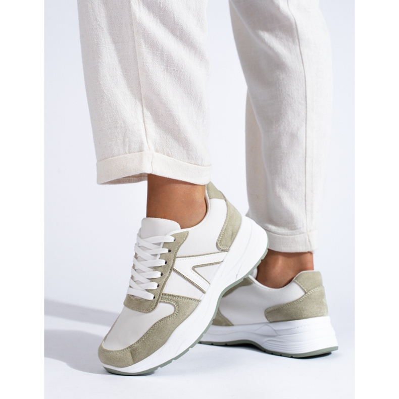 Chaussures de sport pour femmes beiges et blanches de Shelovet 1