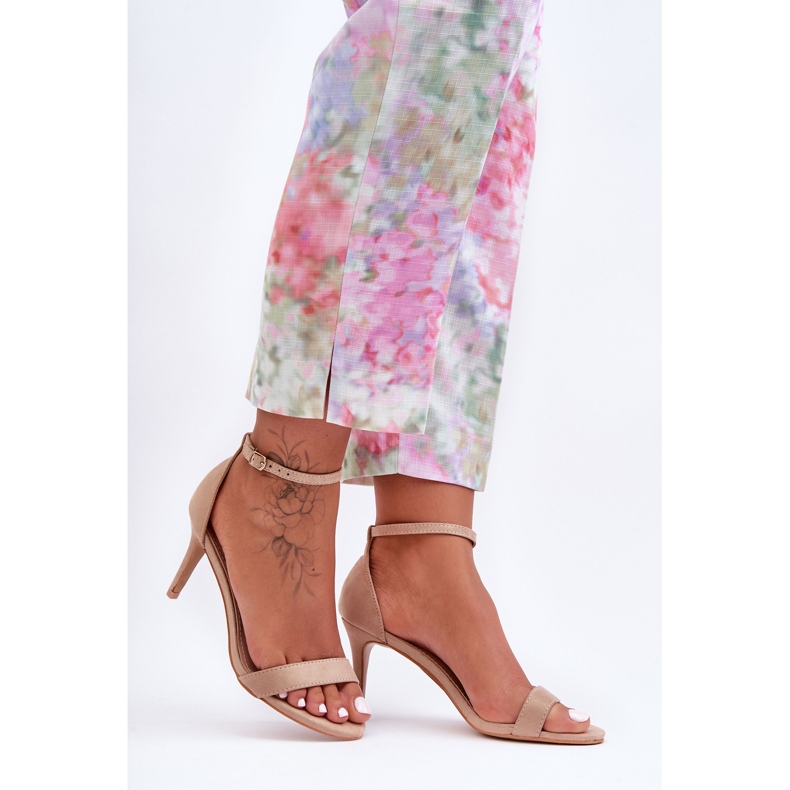 Sandales classiques en daim sur un talon haut Tossa beige 1