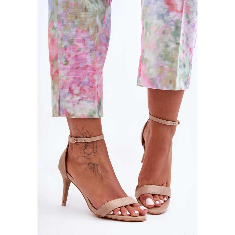 Sandales classiques en daim sur un talon haut Tossa beige 2