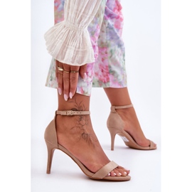 Sandales classiques en daim sur un talon haut Tossa beige 5