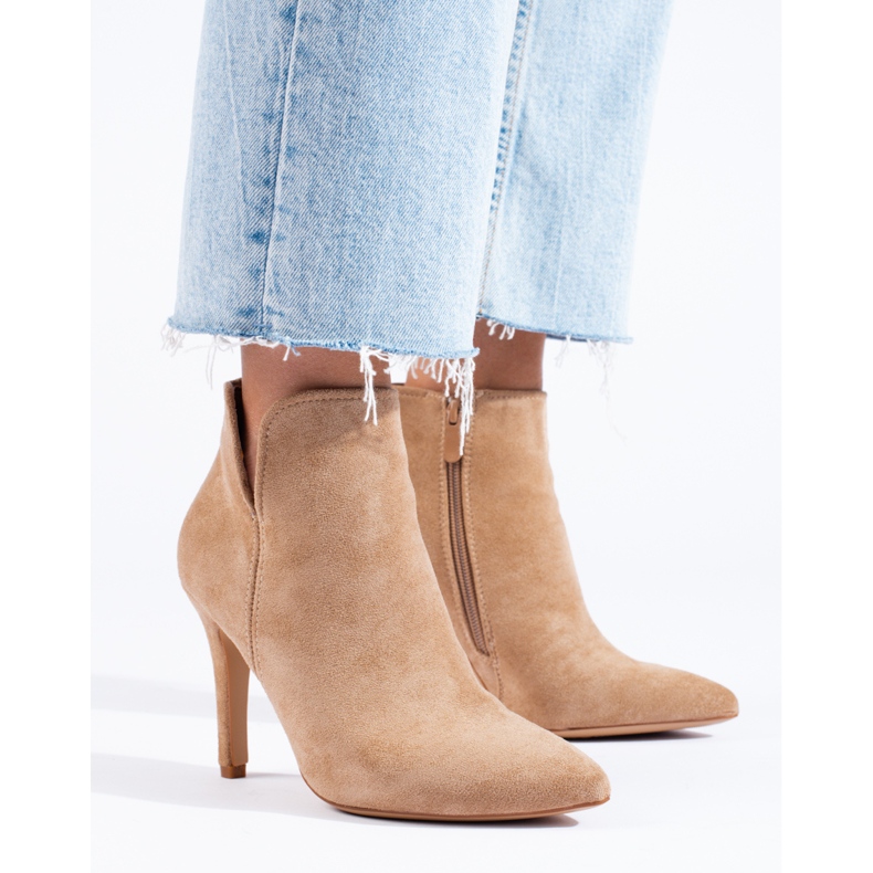 Bella Paris Bottes classiques sur un talon haut beige 1 Bella Paris Bottes classiques sur un talon haut beige 1