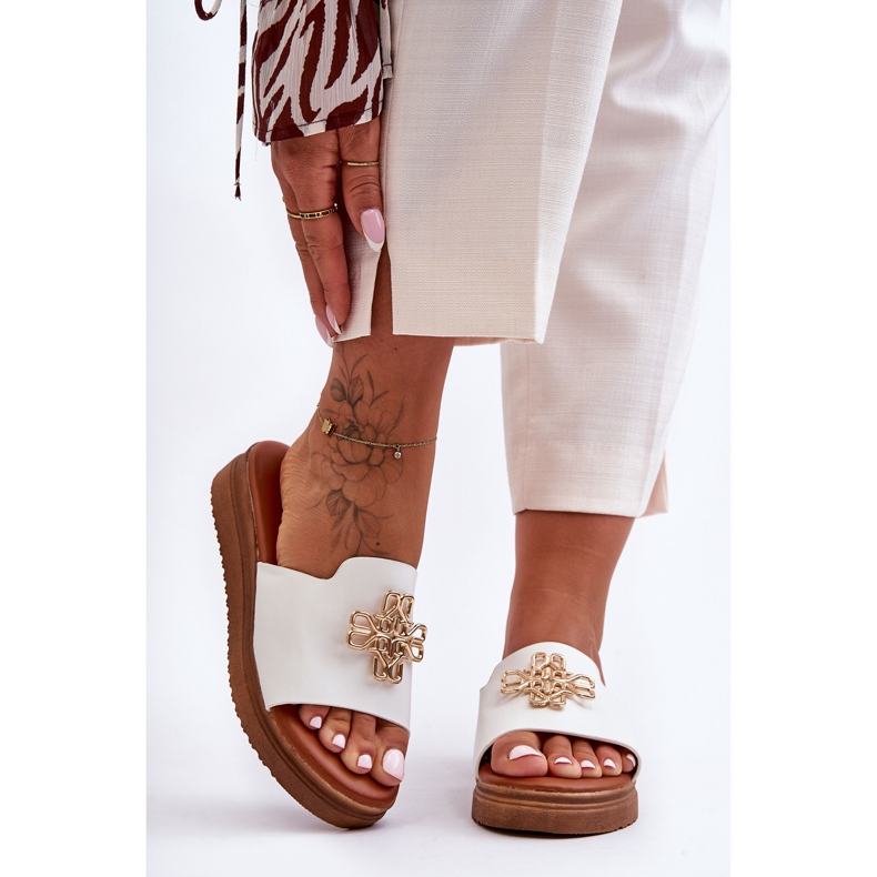 PG1 Chaussons compensés femme en cuir avec décoration Azera blanche 2 PG1 Chaussons compensés femme en cuir avec décoration Azera blanche 2