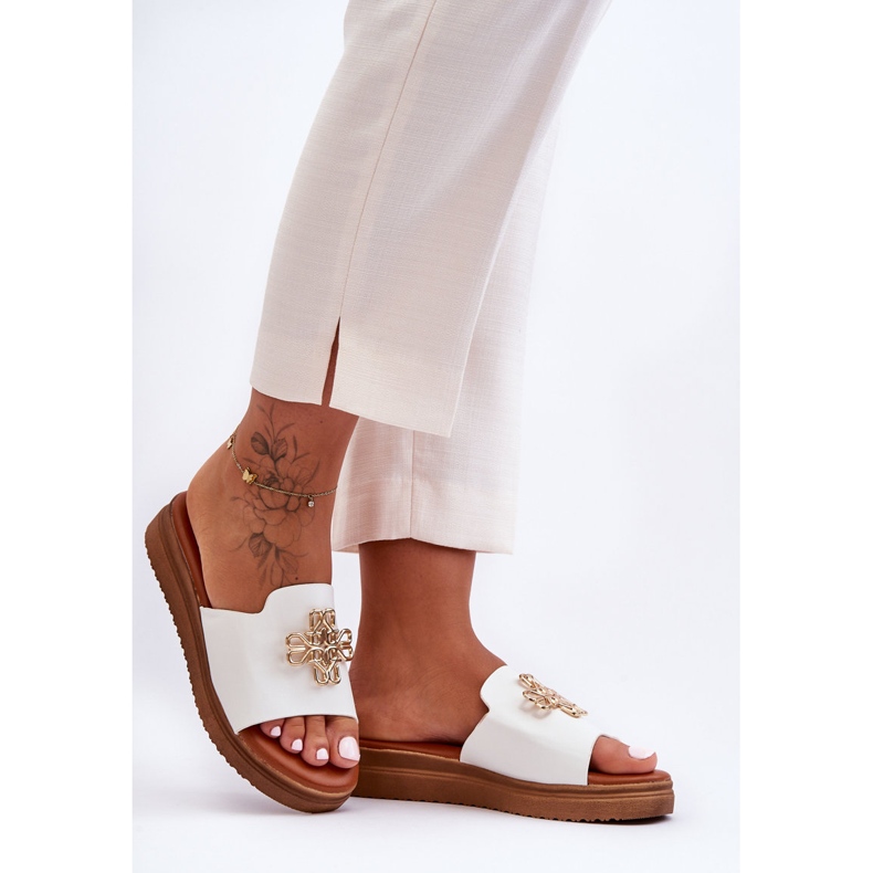 PG1 Chaussons compensés femme en cuir avec décoration Azera blanche 1 PG1 Chaussons compensés femme en cuir avec décoration Azera blanche 1