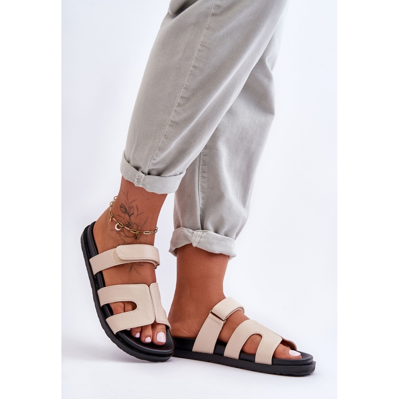 Chaussons Velcro Classiques en Cuir pour Femme Beige Amedon 2 Chaussons Velcro Classiques en Cuir pour Femme Beige Amedon 2