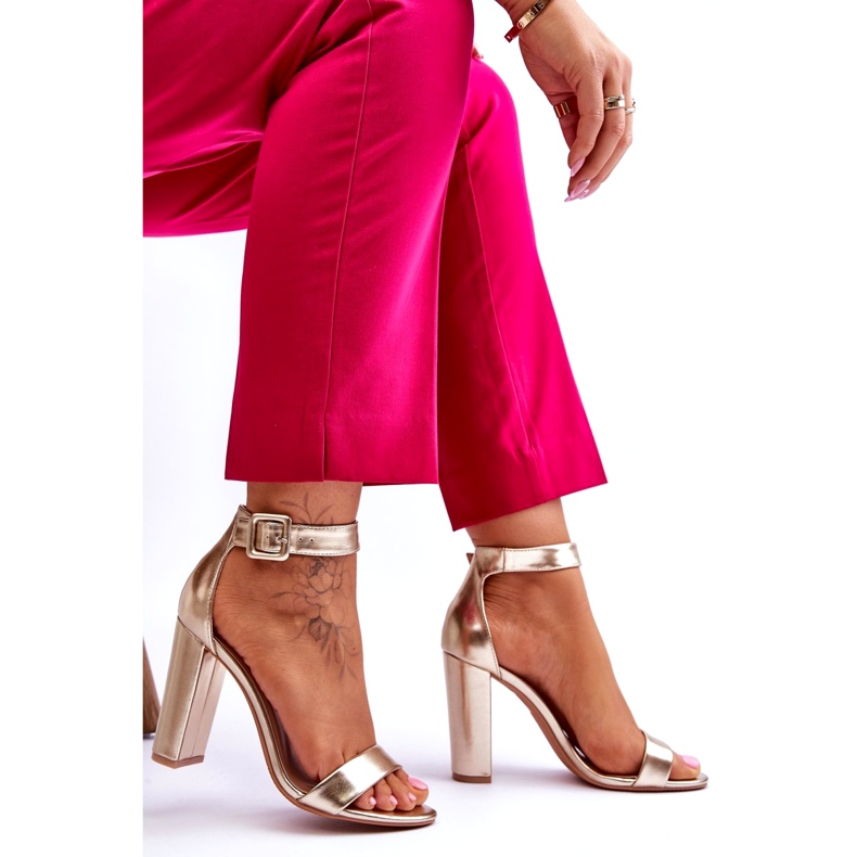 Sandales à talons hauts métallisées dorées d'or 3