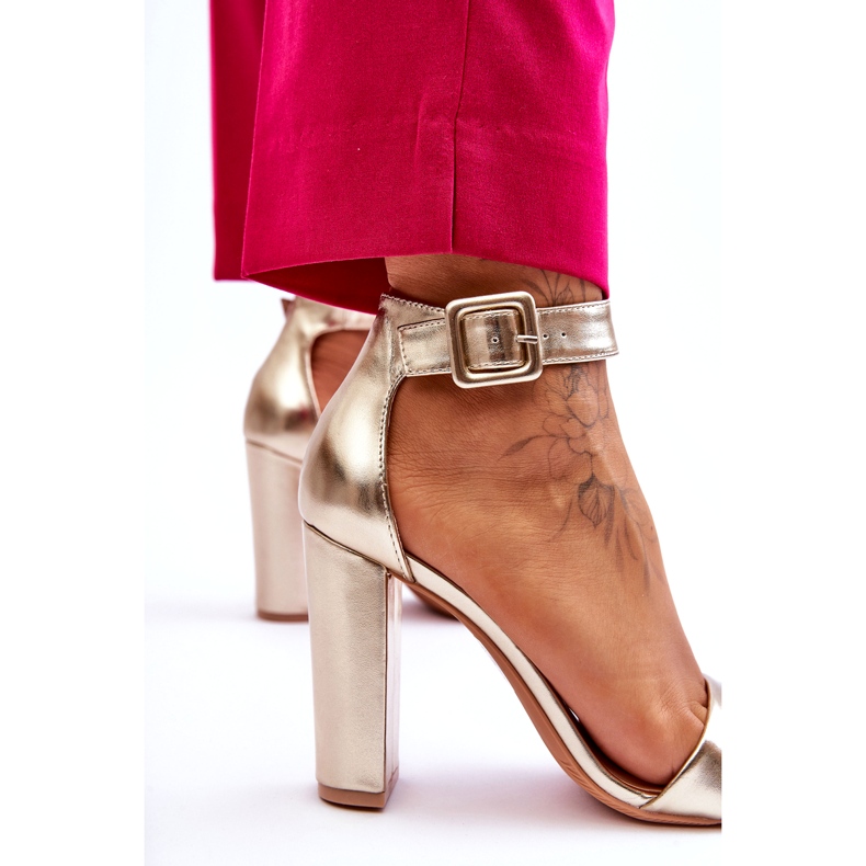Sandales à talons hauts métallisées dorées 2