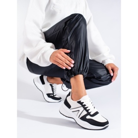 Chaussures de sport pour femmes beiges et blanches de Shelovet le noir 1