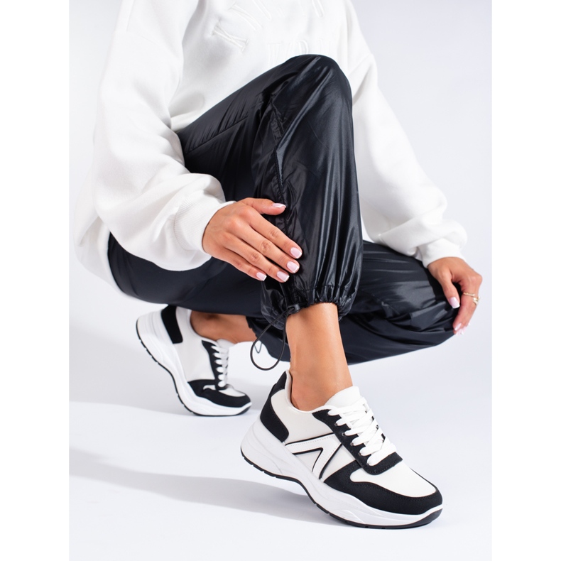 Chaussures de sport pour femmes beiges et blanches de Shelovet le noir 1