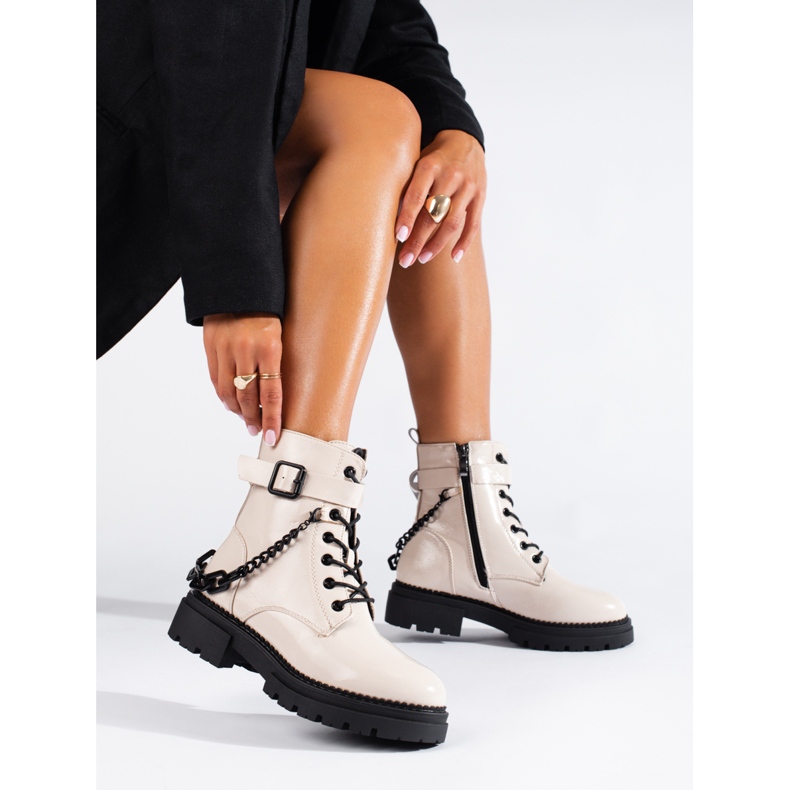 Travailleurs laqués beige avec chaîne Shelovet 1