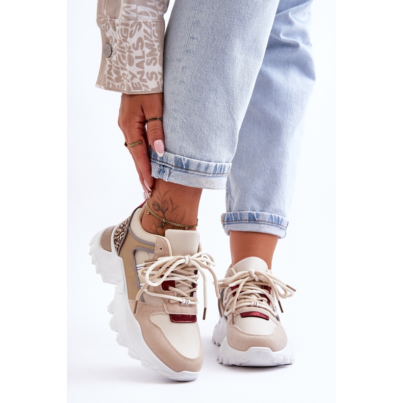 Chaussures De Sport Sur Une Semelle Massive Beige Corena 1 Chaussures De Sport Sur Une Semelle Massive Beige Corena 1