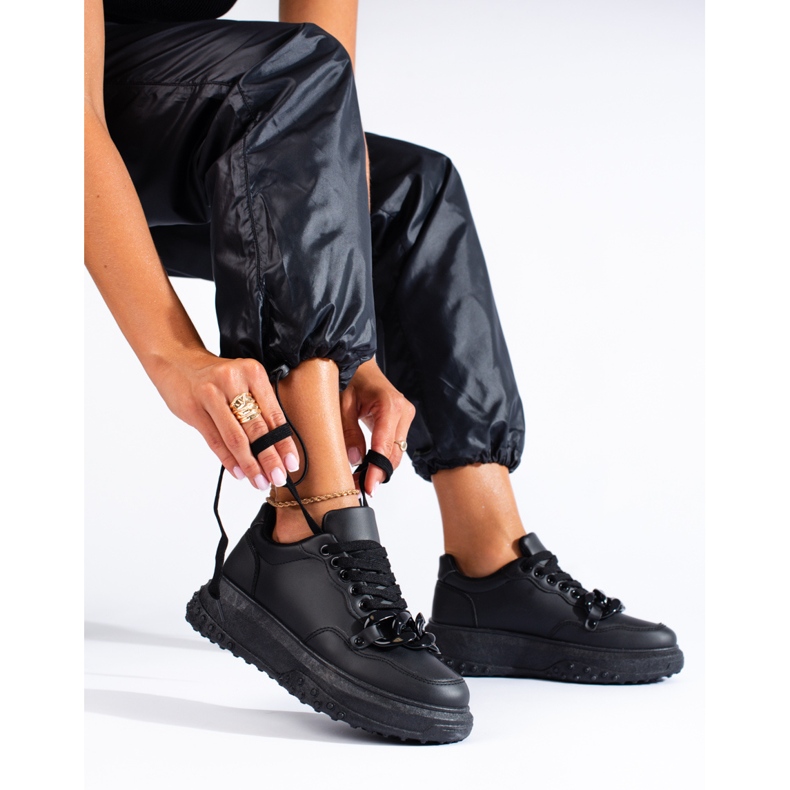Baskets noires pour femme avec une chaîne Shelovet le noir 1 Baskets noires pour femme avec une chaîne Shelovet le noir 1