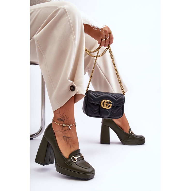 Escarpins en cuir vert à la mode 1