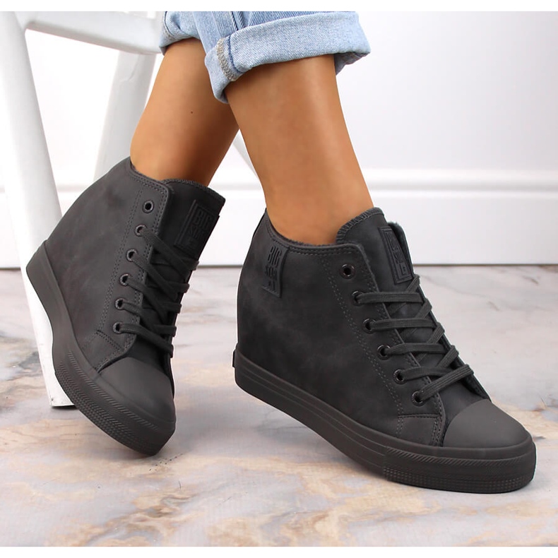 Baskets compensées femme isolées grises Big Star MM274005 1