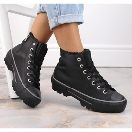 Baskets isolées sur la plateforme noir Big Star MM274039 1