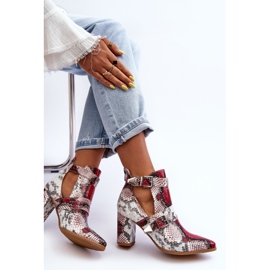 Bottes à la mode sur un talon avec des découpes Multicolore Suelo beige 9