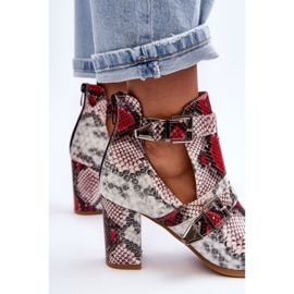 Bottes à la mode sur un talon avec des découpes Multicolore Suelo beige 7