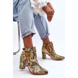 Bottes à la mode sur un talon avec des découpes Suelo beige-vert 3
