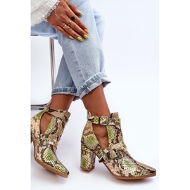 Bottes à la mode sur un talon avec des découpes Suelo beige-vert 2