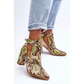 Bottes à la mode sur un talon avec des découpes Suelo beige-vert 6